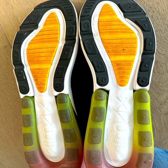 Men’s Nike Air Sneaker - Picture 5 of 7